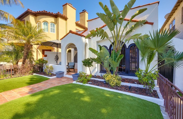 Long Beach Vacation Rental: Walk to Beach & Shops
