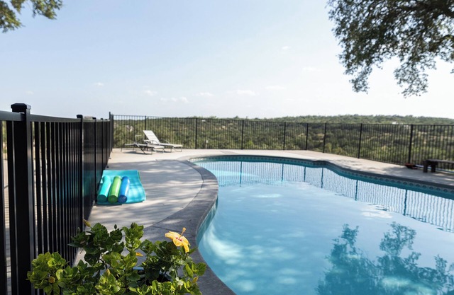 Longhorn Getaway in Dripping springs