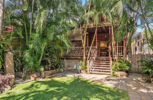 Longhouse - spacious 4 BR Belongil Beach retreat