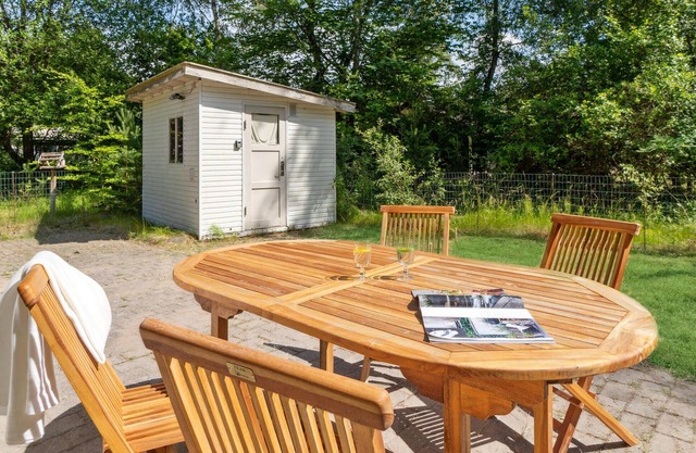 Look forward to a versatile vacation in this inviting vacation home in a beautiful location.