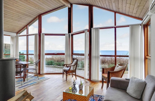 Look forward to a fantastic sea view in this attractive vacation home!