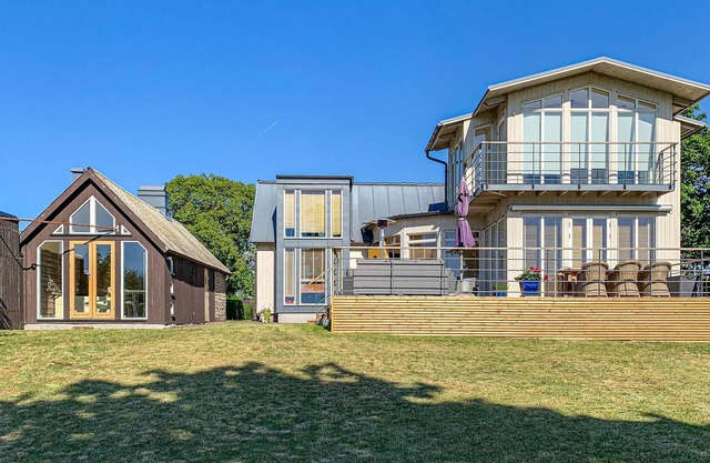 Look forward to a wonderful vacation in this appealing vacation home close to nature.