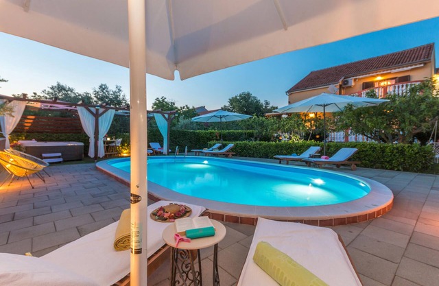 Look forward to a wonderful holiday in this attractive holiday home with pool!