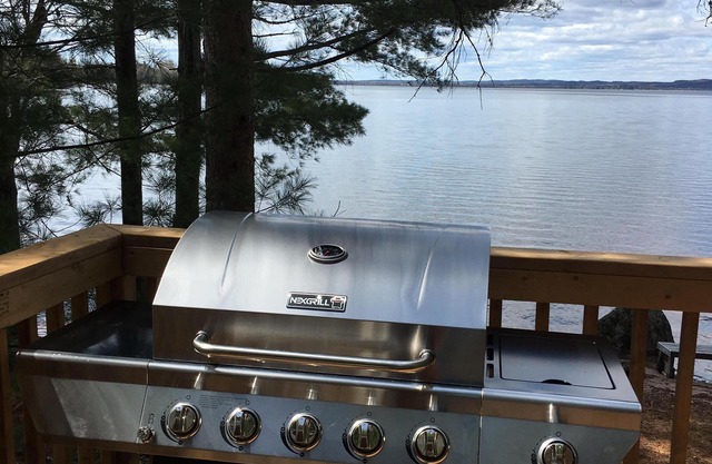 Loon Lodge - Golden Lake (Cottage & Bunkie -Sleeps 8)