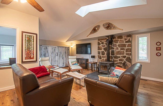 Loon Lookout - Beautiful Waterfront Cottage w/Sauna, Amazing Views, AC, Wi-Fi