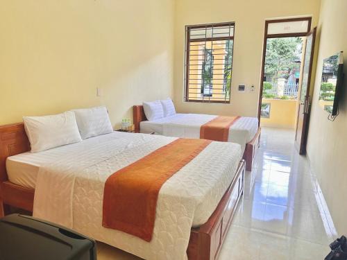 Loop Central Stay Tour & Motorbike Rental