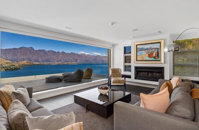 Lordons Penthouse, Hot Tub, BBQ, Gas Fire, A/C
