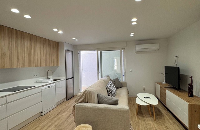 Los Alcazares Apartment Center/Port