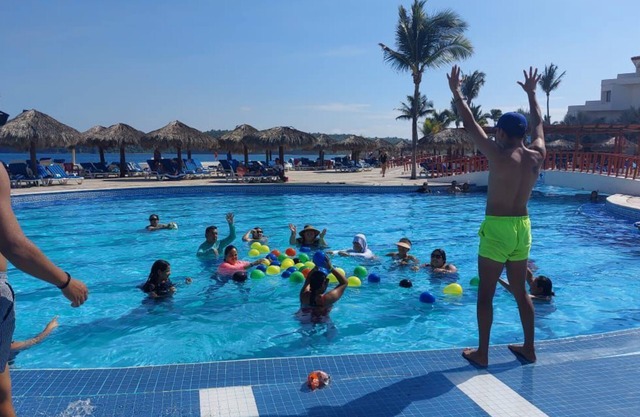 Los Angeles Locos - All Inclusive