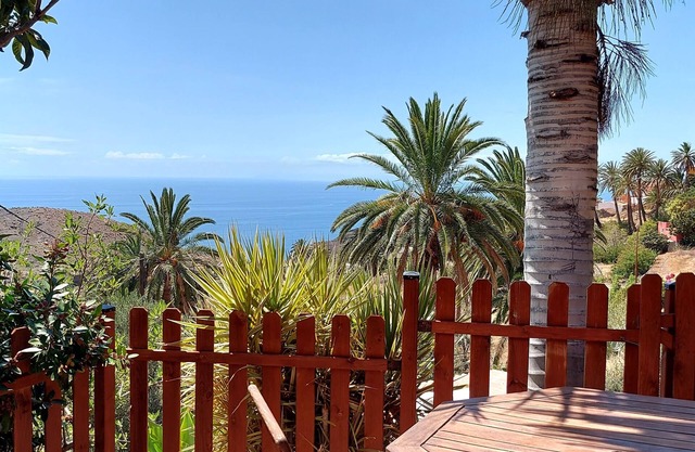 Los Palmeros cabin, ocean and mountain view