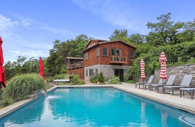 Lost City Mountain Retreat-Stunning Views/Pool/hot tub