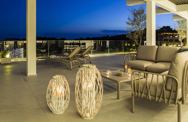 Lotus Luxury Apartment