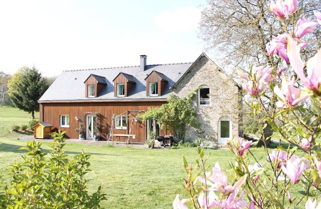 Loue Maison Familiale, Gîte de 15 Personnes, 7 Chambres - Evron, Laval, Le Mans