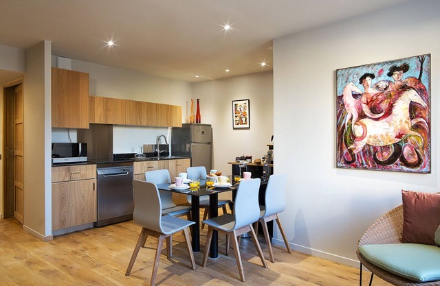 Lourmarin luxury apartment Air Con central location