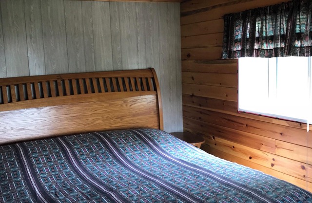 Love Shack-1 bedroom Cottage with two person jet tub