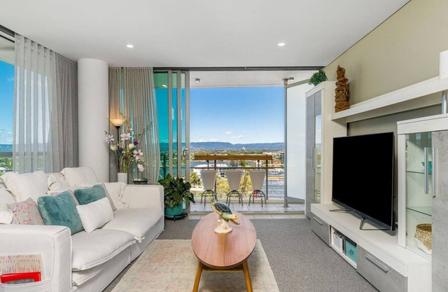 Lovely 1 Bed apartment with stunning views & pool