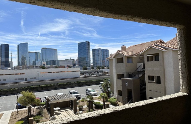 Lovely 1 bed condo with Las Vegas Strip View and located on the top floor