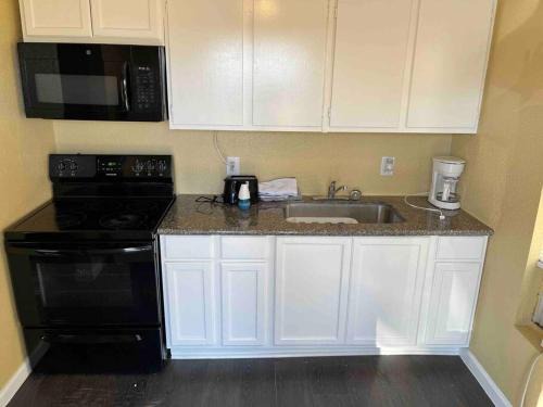 Lovely 1 bed unit in center of Sealy, walk to shop