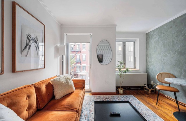 Lovely 1-Bed w/Balcony, elevator bld