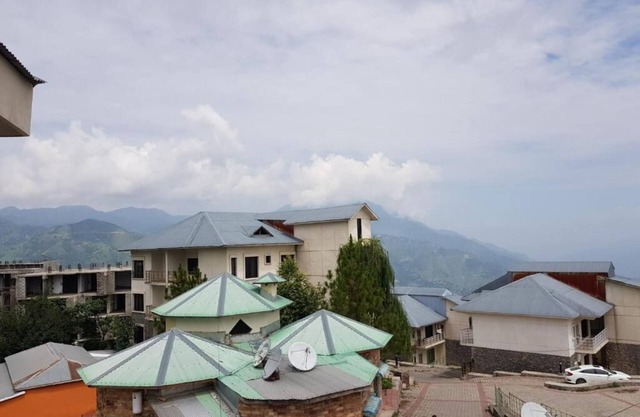 Lovely 1 bedroom condo with majestic views in bhurban