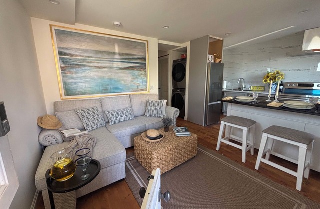 Lovely 1-bedroom Laguna Beach Suite, just a short stroll to Crescent Bay