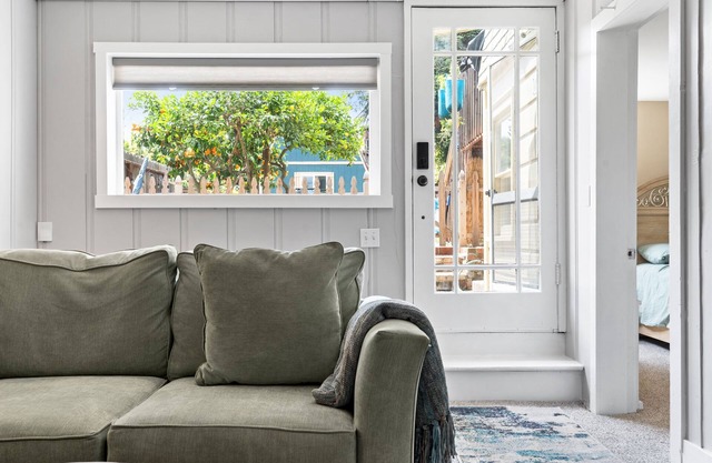 Lovely 1-bedroom Oasis with Patio/Private Entry