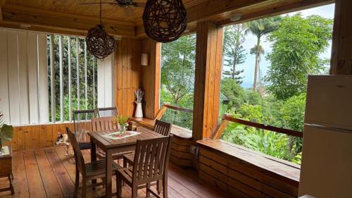 Lovely 1-bedroom wooden cabin in garden