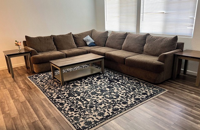 Lovely 1bed/1bath condo with free parking