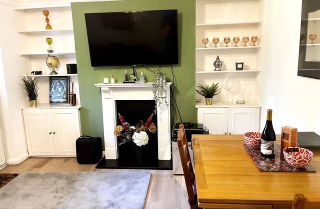 Lovely 2 bed flat in the heart of Hampstead Heath