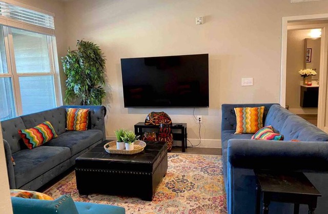 Lovely 2 bedroom Apartment with luxury amenities
