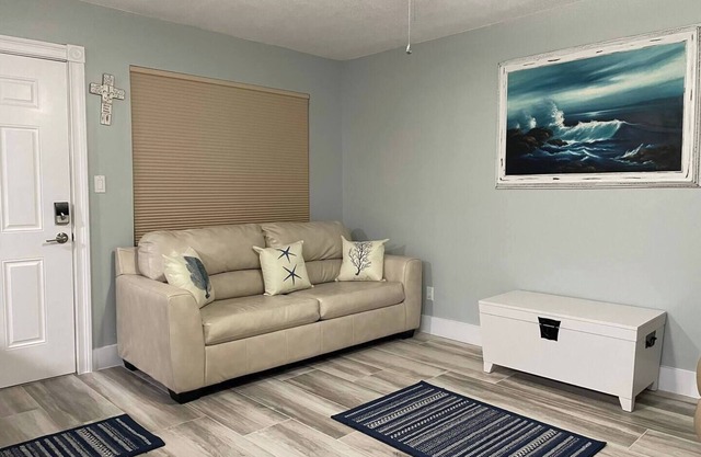 Lovely 2 Bedroom condo in Destin + private balcony n