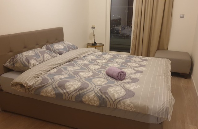 Lovely 2 bedroom holiday home, stunning view, own parking, pool..