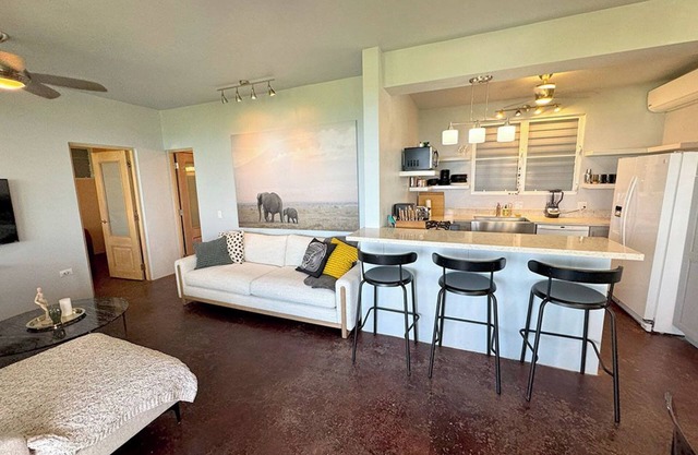 Lovely 2-bedroom house with ocean views. Centrally located in beautiful Vieques