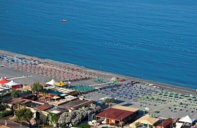 Lovely 2-bedroom rental with patio in Scalea