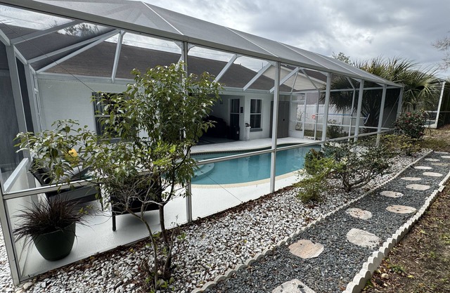 Lovely 2-bedroom house with WiFi and Pool in Beverly Hills. Close to manatee fun