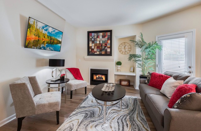 Lovely 2-Bedroom With Private Garage For Long Stays