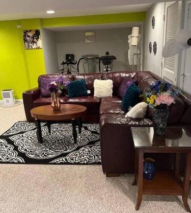 LOVELY 2 BEDROOMS APPARTEMENT, LAUNDRY/PARKING/TV
