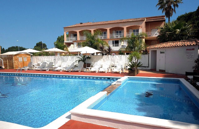 Lovely 2-person studio 250 meters from the BEACH with HEATED SWIMMING POOL & TENNIS (101)