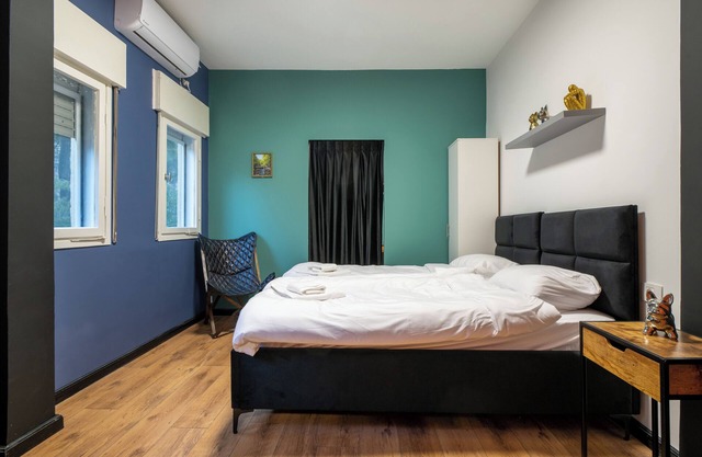 Lovely 3-bedroom apartment with AC in Haifa