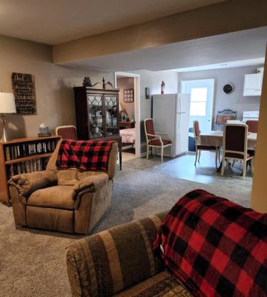 Lovely 3- bedroom apartment with street parking.