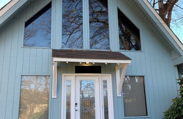 Lovely 3-bedroom house with loft in Burlington