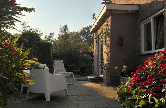 Lovely 3 bedroom Townhouse w/big garden & parking 15 min from Amsterdam