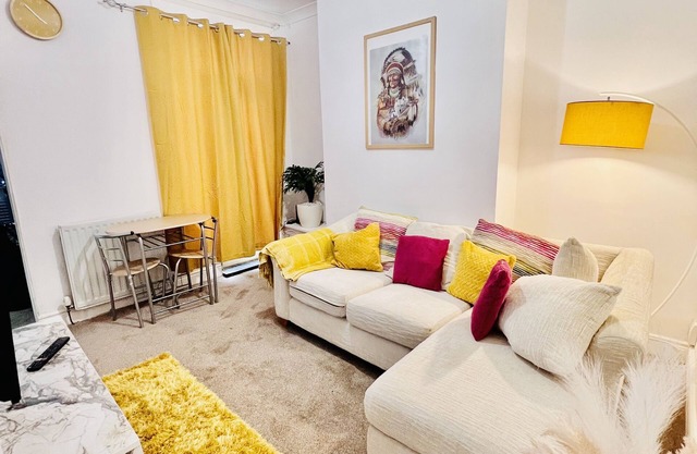 Lovely 3bed on quiet street