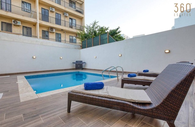 Lovely 3BR maisonette, spacious w/Wifi, AC & Pool