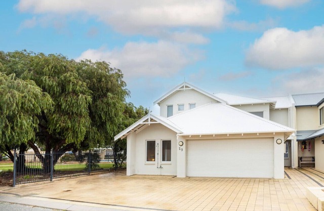 Lovely 4 bedroom home with resort amenities