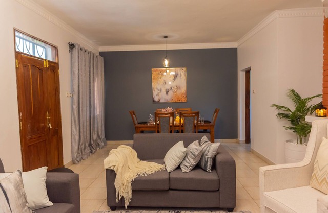 Lovely 5-bedroom house with WiFi, in charming quiet neighbourhood in Arusha.