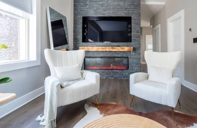 -Lovely 5BD/3BR/3Parking on premises/Sleeps 14 guests/Andersonville