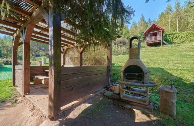 Lovely apartment in villa for 4 people with pool, WIFI, TV, patio and pets allowed