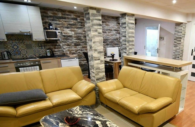 Lovely apartment for 4 guests with WIFI, TV and parking