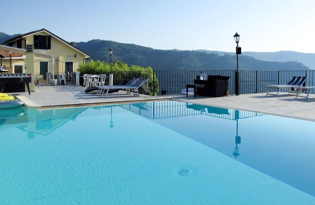 Lovely apartment for 4 guests with pool, A/C, WIFI, hot tub, TV and patio